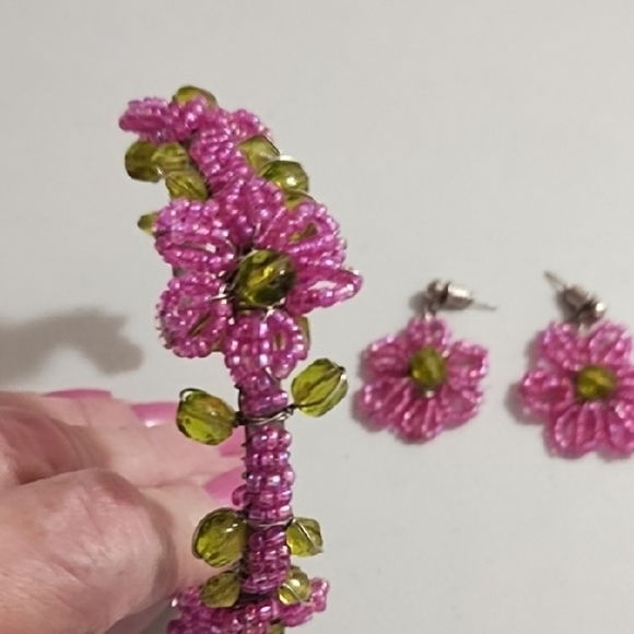Y2K Vibrant Pink and Green Beaded Floral Jewelry Set Bracelet & Post Earrings - Picture 8 of 13